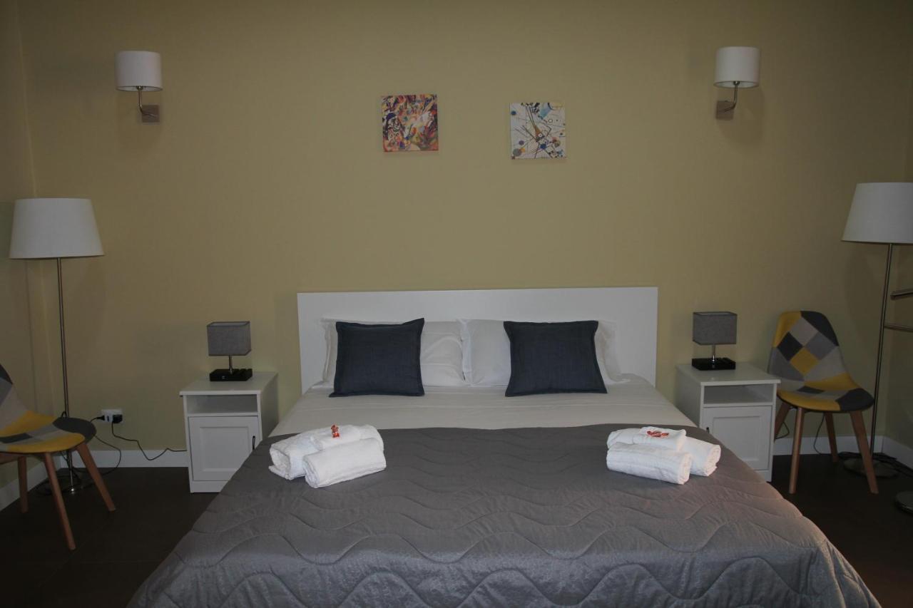 Holiday In Home Suite Archimede Catania Esterno foto